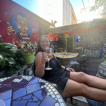 Venice Cafe - Pubs Near Me - Saint Louis, Missouri