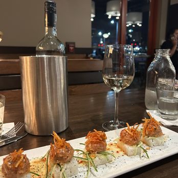 Stir - spicy Tuna bites - Cocktail Bars Near Me - Knoxville, Tennessee