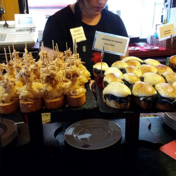 El Globo - Squid and seafood bit to the left and squid in its ink with cheese on the right. - Basque Near Me - Bilbao, BI