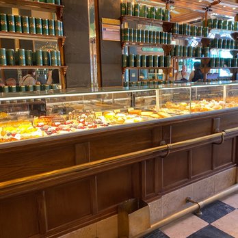 A Brasileira - Pastry bar - Cafes Near Me - Lisbon, 11