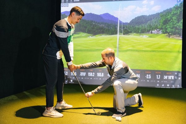 Five Iron Golf by null