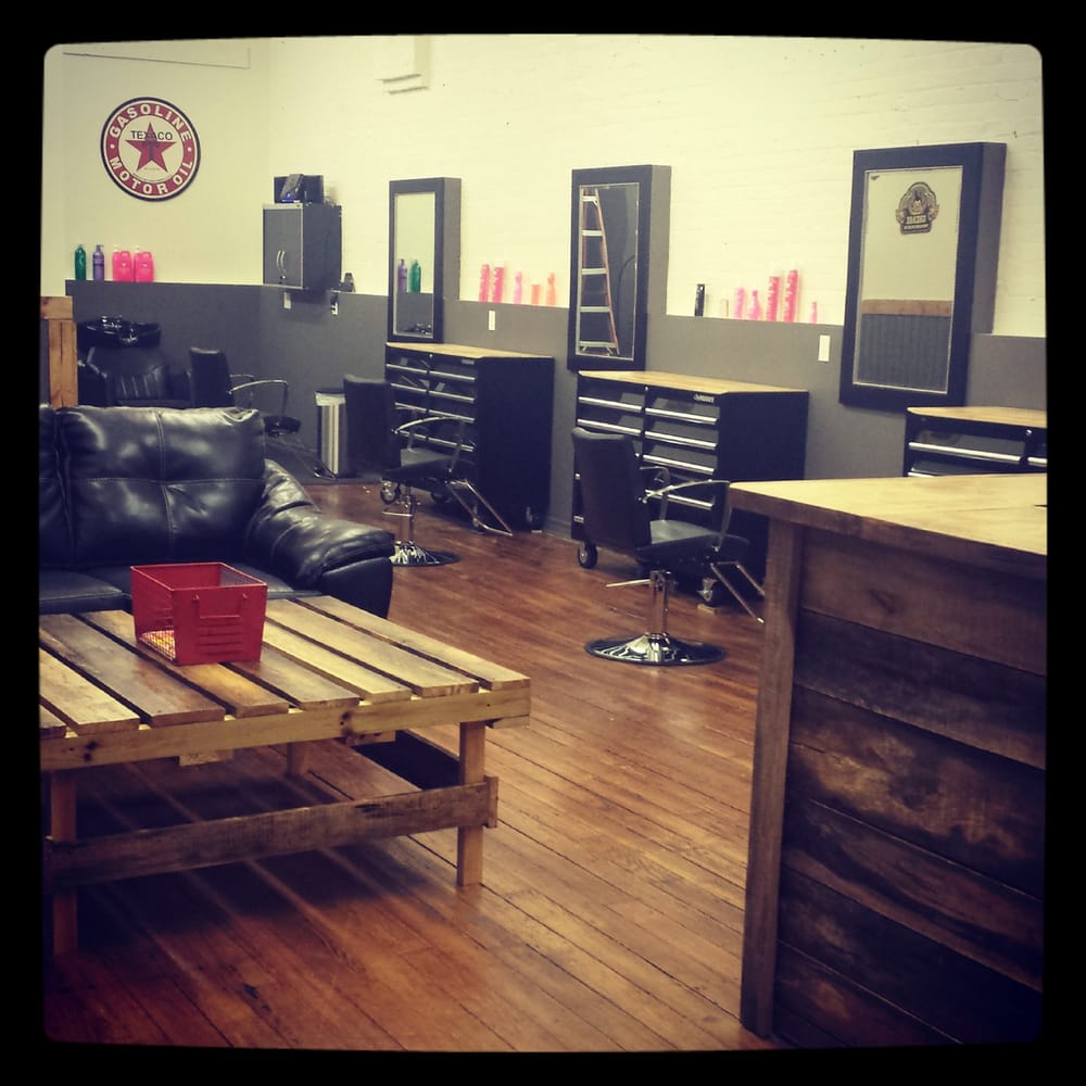 South Main St. Salon Logo