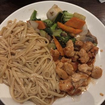 Samurai's Cuisine - Lunch portion Habachi chicken with noodles - Asian Fusion Near Me - Murfreesboro, Tennessee