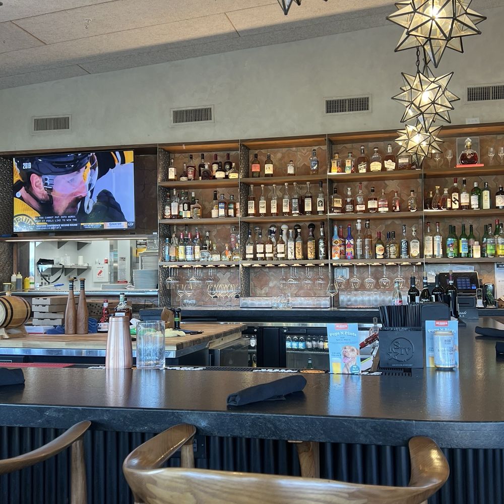 Pizza To The Rescue - Bar area - Pizza Near Me - Phoenix, Arizona