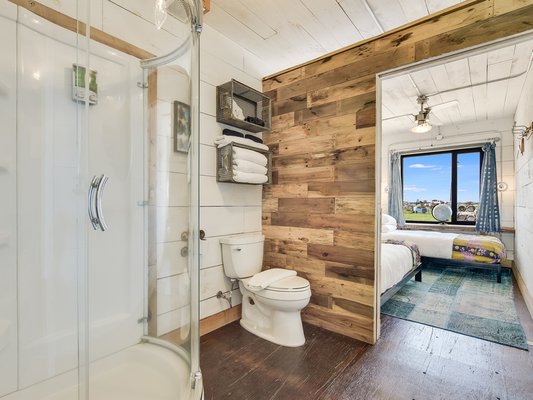 FlopHouze - Shipping Container Hotel by null