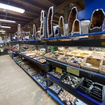 Wegner Quartz Crystal Mines - Wegner Crystal Mine shop - Hobby Shops Near Me - Mount Ida, Arkansas