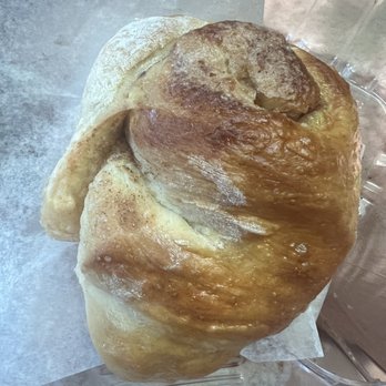 Lighthouse Bakery - Cinnamon roll bun - Breakfast & Brunch Near Me - Mystic, Connecticut