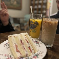 Cafe Giverny - Cake and latte