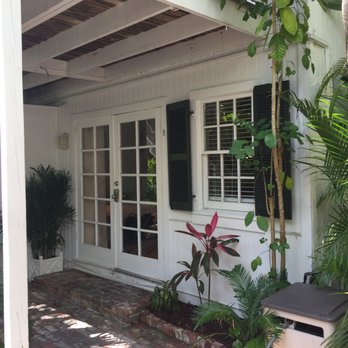 Old Town Manor - Saratoga entrance - Bed & Breakfast Near Me - Key West, Florida