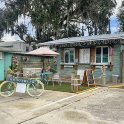 Nauti Juice Cafe - Outside