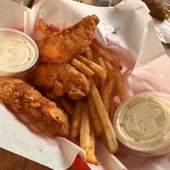 Joshua James Bar and Grill - Fish basket - American Near Me - Newberry, Michigan Joshua James Bar and Grill - Fish basket - American Near Me - Newberry, Michigan