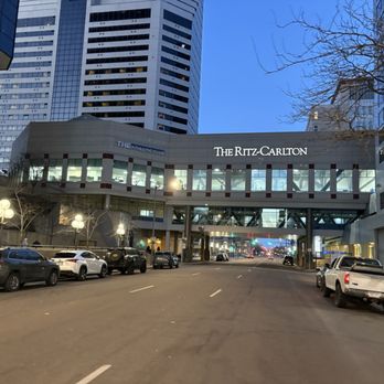 ELWAY'S Downtown - Outside - Breakfast & Brunch Near Me - Denver, Colorado