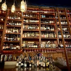 Old Hickory Whiskey Bar - Big selection