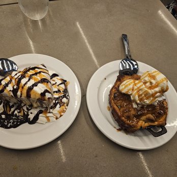 The Cutlery - Apple pie and mudpie - Steakhouses Near Me - Honolulu, Hawaii The Cutlery - Apple pie and mudpie - Steakhouses Near Me - Honolulu, Hawaii