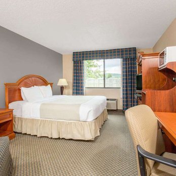 Ramada by Wyndham Painted Post Corning - Guest room - Hotels Near Me - Painted Post, New York