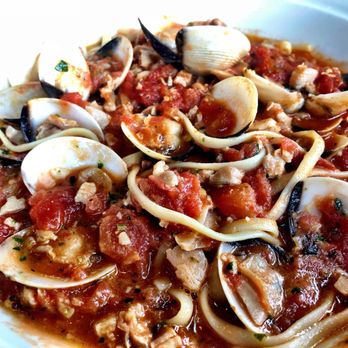 Maggiano's - Italian Near Me - Overland Park, Kansas