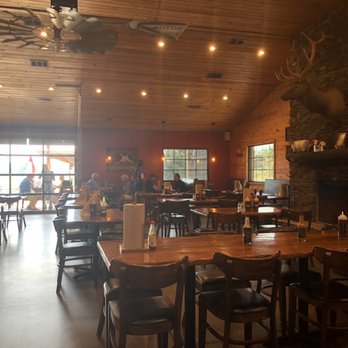 The Spotted Pig BBQ - Dining area - Barbeque Near Me - Fair Play, South Carolina The Spotted Pig BBQ - Dining area - Barbeque Near Me - Fair Play, South Carolina