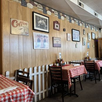 Candy's Diner - Diners Near Me - Woodstock, Virginia Candy's Diner - Diners Near Me - Woodstock, Virginia