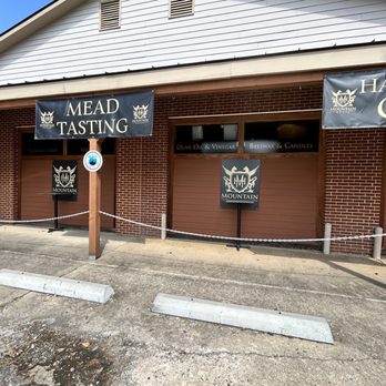 Mountain House Trading Company - Outside - Meaderies Near Me - Afton, Virginia