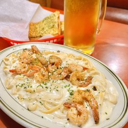 Vito's Pizza - Shrimp Alfredo with garlic bread and beer.