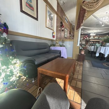 Mount Everest Restaurant - Waiting area - Indian Near Me - Nottingham, Maryland