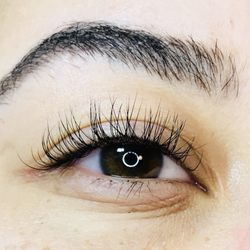 Joy - Fluffy and textured set of lash extensions. 3 types of lashes used for safe and healthy lashes