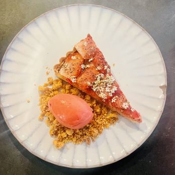Vantre - Strawberry tart with ice cream - Bistros Near Me - Paris, 75