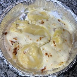 Ravioli w/ alfredo sauce