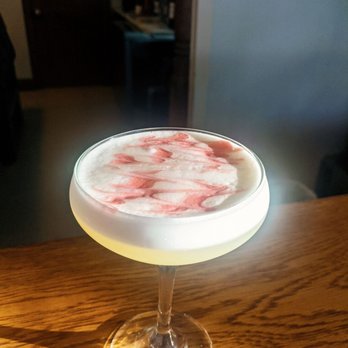 Root Food + Wine - Upside drink - New American Near Me - Augusta, Missouri