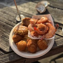 Bowen's Island Restaurant - Seafood platter