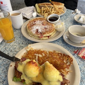 Bill's Cafe - California Benedict, Strawberry Pancakes - American Near Me - San Jose, California Bill's Cafe - California Benedict, Strawberry Pancakes - American Near Me - San Jose, California