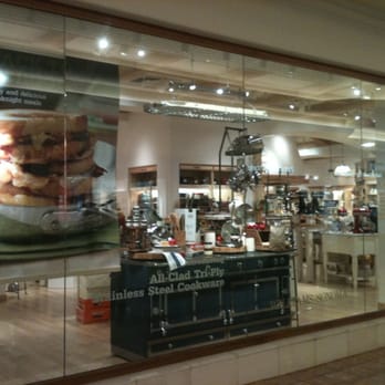Williams-Sonoma - From the outside - Kitchen & Bath Near Me - Cincinnati, Ohio Williams-Sonoma - From the outside - Kitchen & Bath Near Me - Cincinnati, Ohio