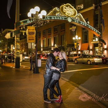 McKiss Portraits - Downtown San Diego engagement photo - Session Photography Near Me McKiss Portraits - Downtown San Diego engagement photo - Session Photography Near Me