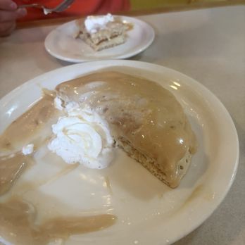 Cinnamon's Restaurant - Banana Mac nut Special Pancake - Pancakes Near Me - Kailua, Hawaii