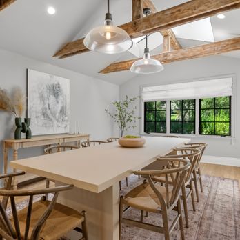 Decolure - Modern Farmhouse
Hidden Hills, CA - Home Staging Near Me