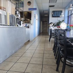 Salvi's Pupuseria & Resturante - Dining room