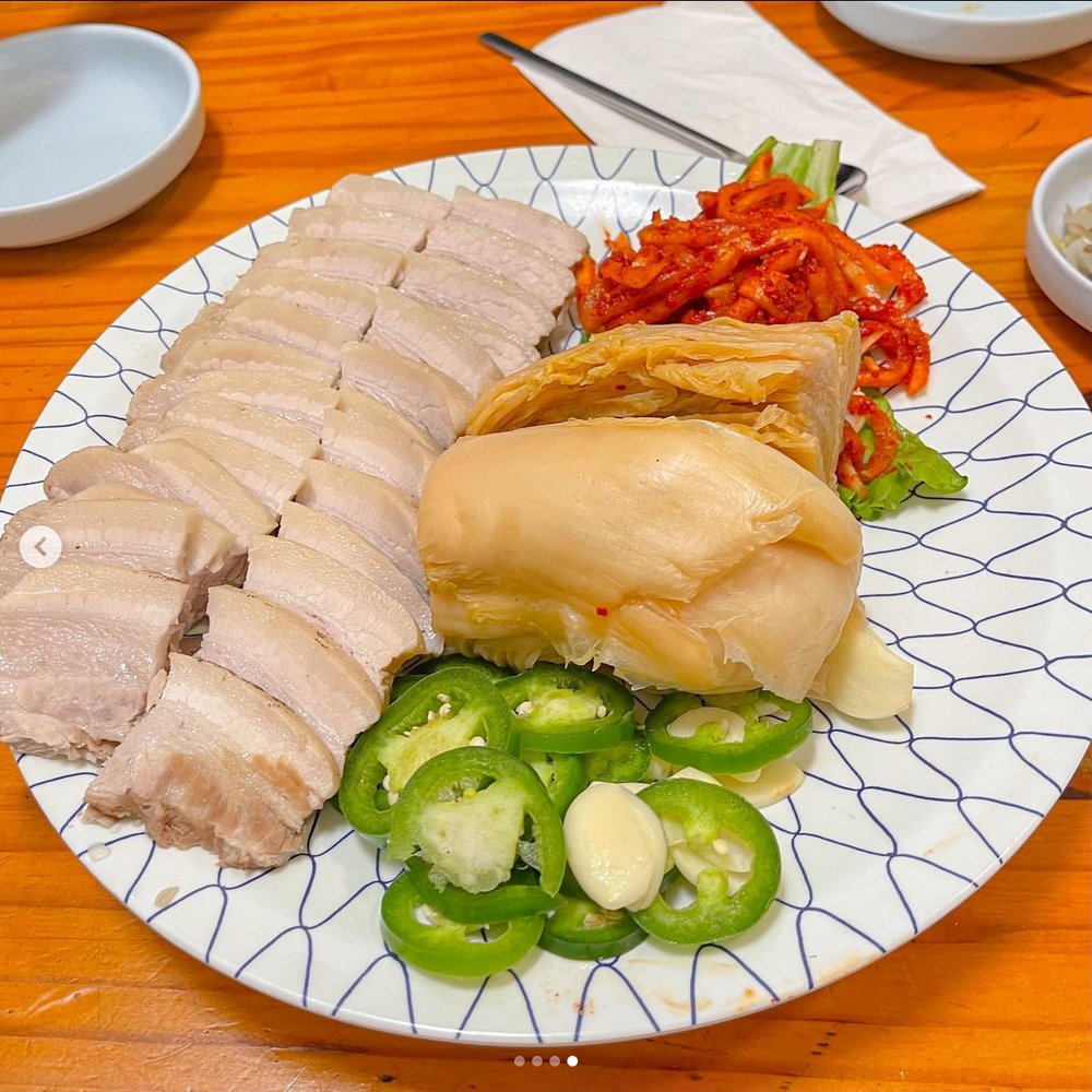 Frog House Restaurant - Bossam (Steamed Pork) - Korean Near Me - Honolulu, Hawaii Frog House Restaurant - Bossam (Steamed Pork) - Korean Near Me - Honolulu, Hawaii
