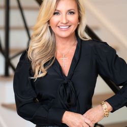 Shauna Bright - Dwell Luxury Realty - headshot