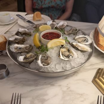 Deer Path Inn - Cape cod oysters - Hotels Near Me - Lake Forest, Illinois Deer Path Inn - Cape cod oysters - Hotels Near Me - Lake Forest, Illinois