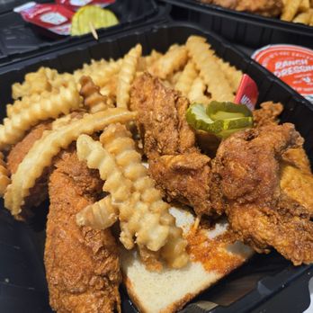 Hattie B's Hot Chicken - Chicken Tenders - Southern No Flavor - Chicken Shop Near Me - Nashville, Tennessee