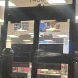 7-Eleven - Doors locked
