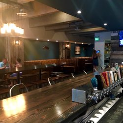 The Ellis - Main area and bar
