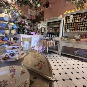 English Rose Tea Room - Unfortunate seating placement - trying to squeeze in an extra table - British Near Me - Carefree, Arizona