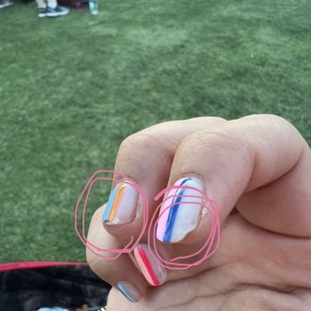 Laque Nail Bar - Chipped/broken gel mani - Nail Salons Near Me - North Hollywood, California