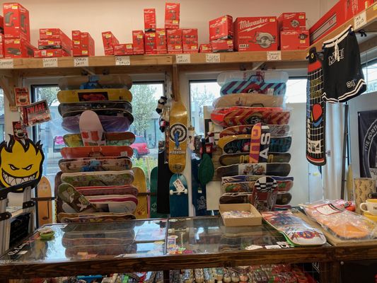 Woodstock Hardware And Garden