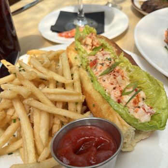 Haven Rooftop - Lobster Roll - Lounges Near Me - New York, New York Haven Rooftop - Lobster Roll - Lounges Near Me - New York, New York