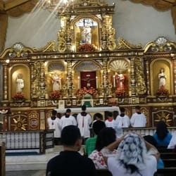 Our Lady of Victories Church - The servers praying their thanksgiving after Mass and Holy Communion