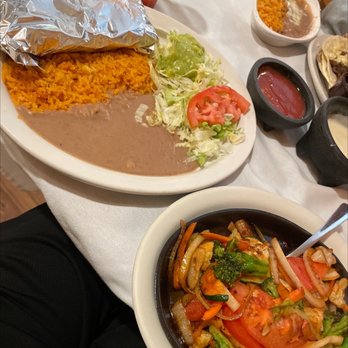 Little Mexico Restaurant - Veggie Fajitas - Mexican Near Me - Mount Pleasant, Iowa