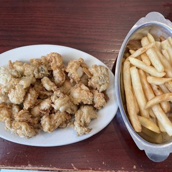 Beck's Restaurant - Senior oyster plate - Seafood Near Me - Calabash, North Carolina