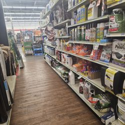 Tractor Supply - Narrow aisles
